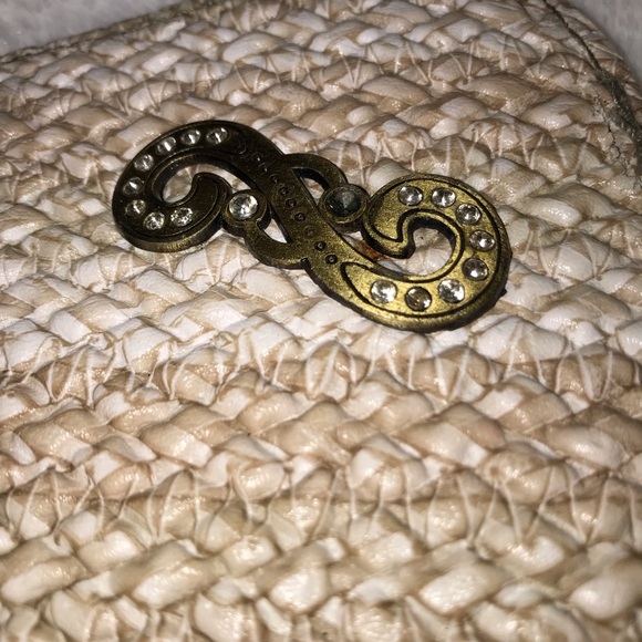 Patterned Clutch in tan & ivory. From India - Picture 2 of 6